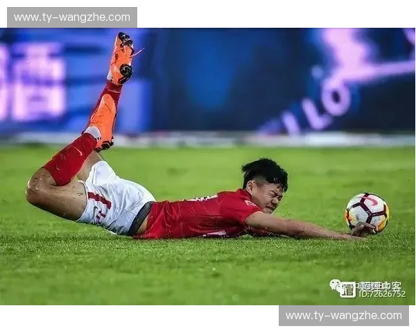 巅峰红影与流浪铁军：恒大vs人和，那段被绿茵焚烧的岁月